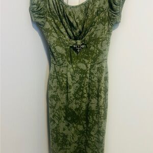 Vintage Elegant Green Dress with Brooch Detail